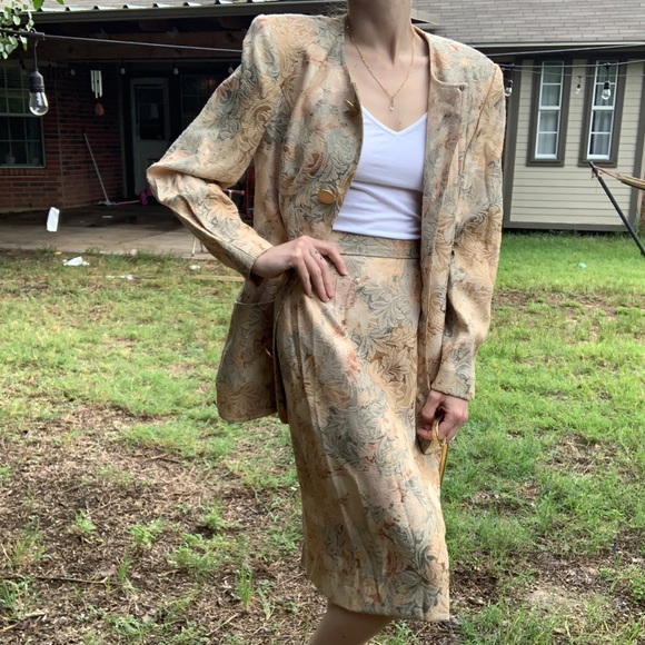 Vintage Neiman Marcus pastel floral power suit - Picture 2 of 5